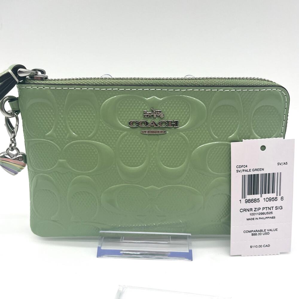 COACH NWT Pearlized Signature Patent Leather Wristlet, Rainbow Heart Charm - Picture 6 of 13